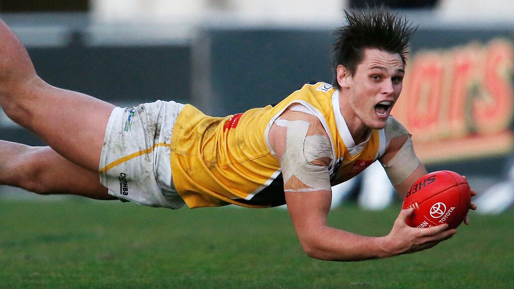 JBTHV10NBWe15DT2401cn.jpg Jye Bolton dives for a mark in 2015 while playing for Werribee - AFL,WAFL,Jye Bolton,Collingwood Magpies